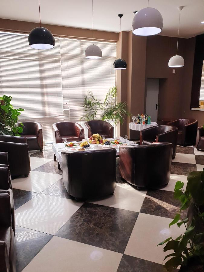 Karon Palace Hotel Qal'ai Khumb Exterior photo